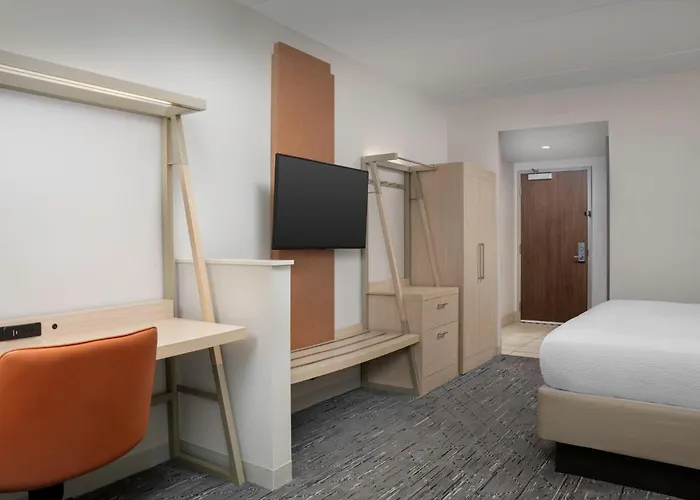 Express & North Shore By Ihg