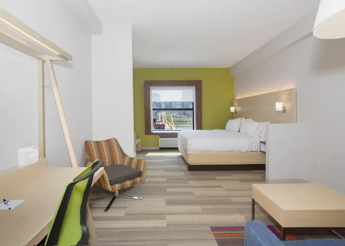 Express & North Shore By Ihg Hotel 4*