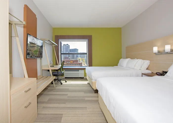 Express & North Shore By Ihg Hotel