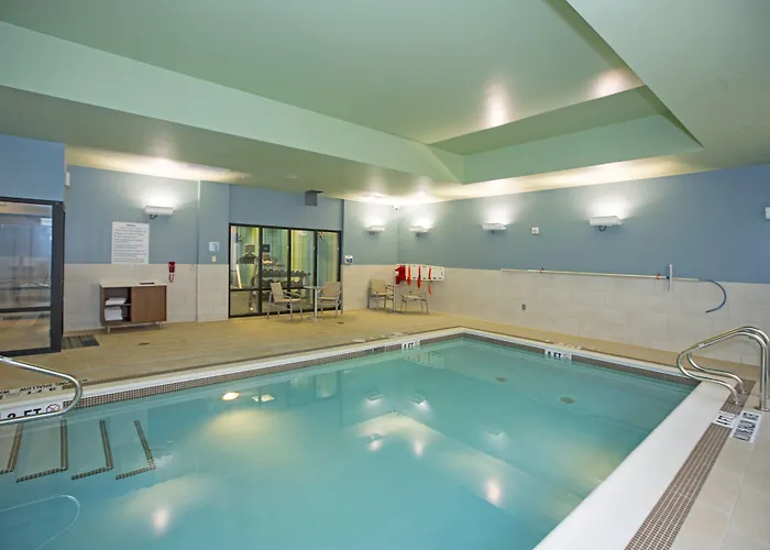 Express & North Shore By Ihg Hotel