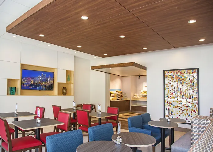 Express & North Shore By Ihg Hotel 4*
