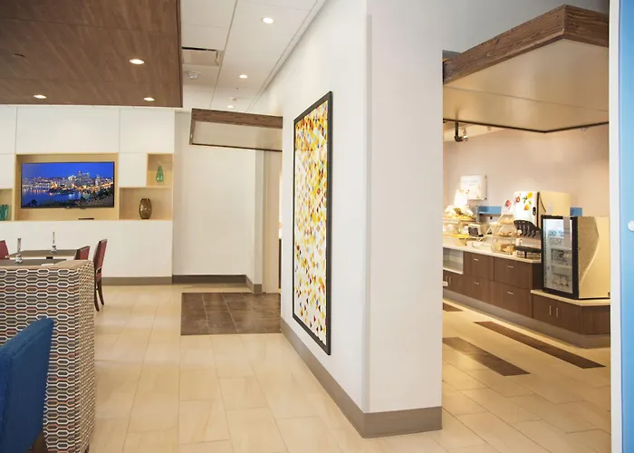 Express & North Shore By Ihg