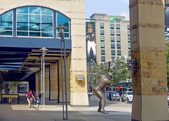 Express & North Shore By Ihg Hotel