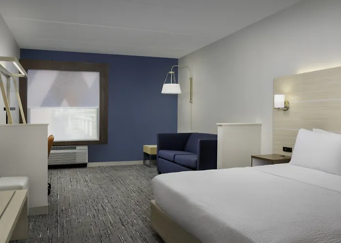 Express & North Shore By Ihg Hotel 4*