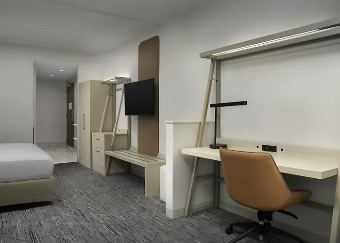 Hotel Express & North Shore By Ihg
