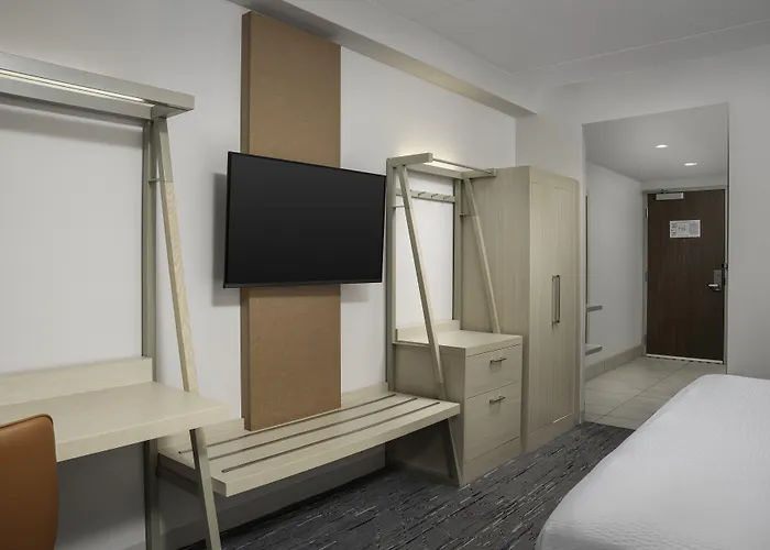 Hotel Express & North Shore By Ihg 4*