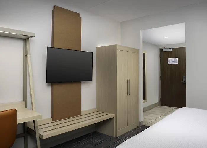 Hotel Express & North Shore By Ihg 4*