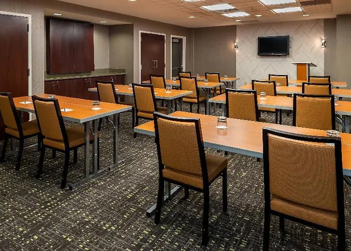Hotel Express & North Shore By Ihg