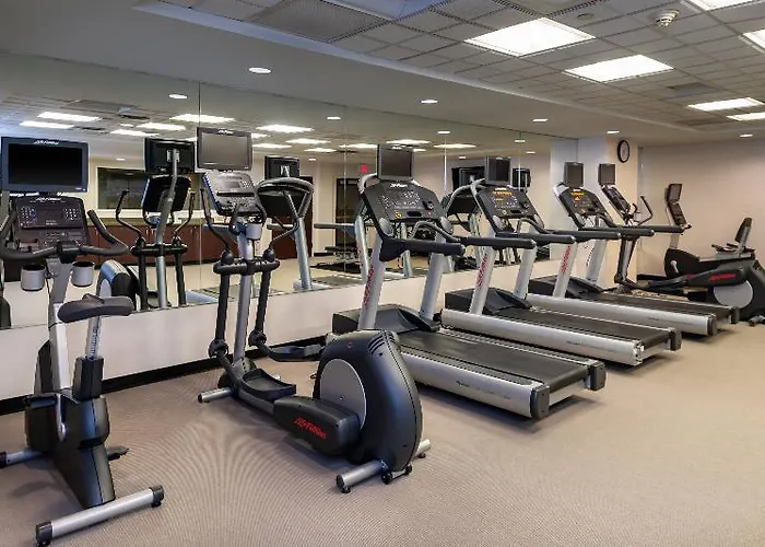 Express & North Shore By Ihg 4*