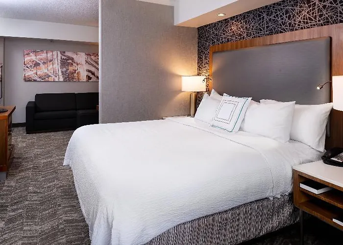 Hotel Express & North Shore By Ihg 4*