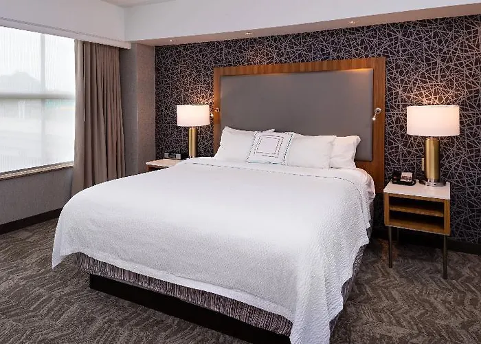 Express & North Shore By Ihg 4*