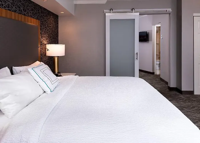 Express & North Shore By Ihg