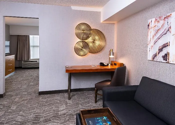 Hotel Express & North Shore By Ihg